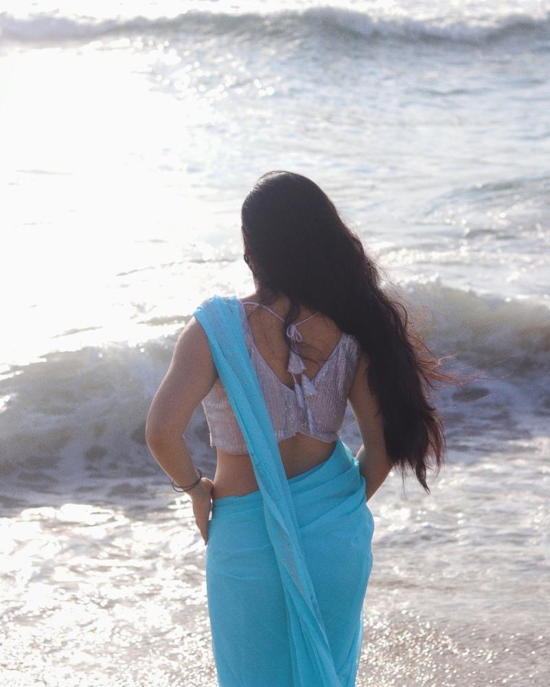 actress-sudha-hot-vibe-on-beach